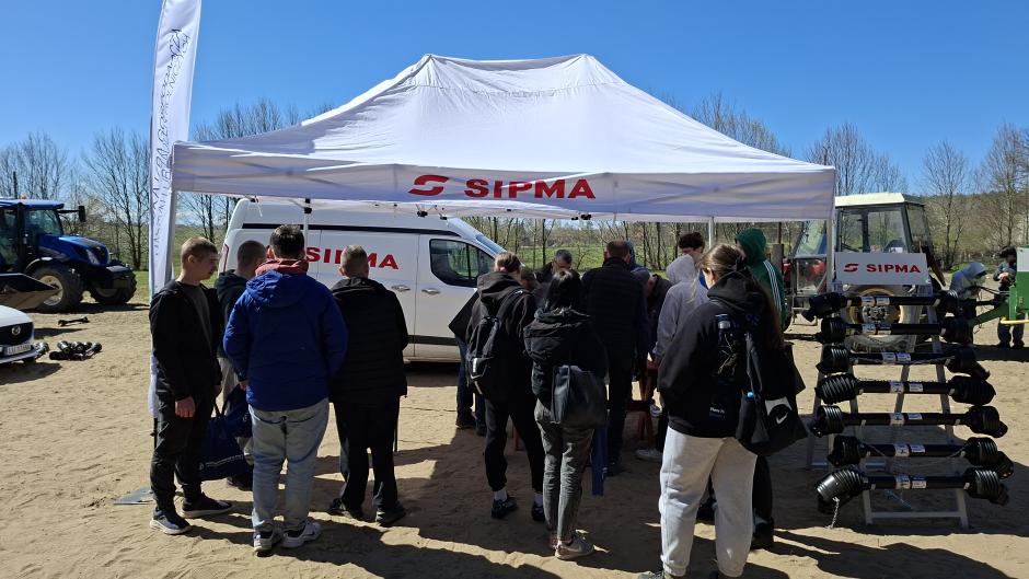 Pokaz bezpiecznej wymiany osłon wałów przegubowo-teleskopowych w Smolajnach